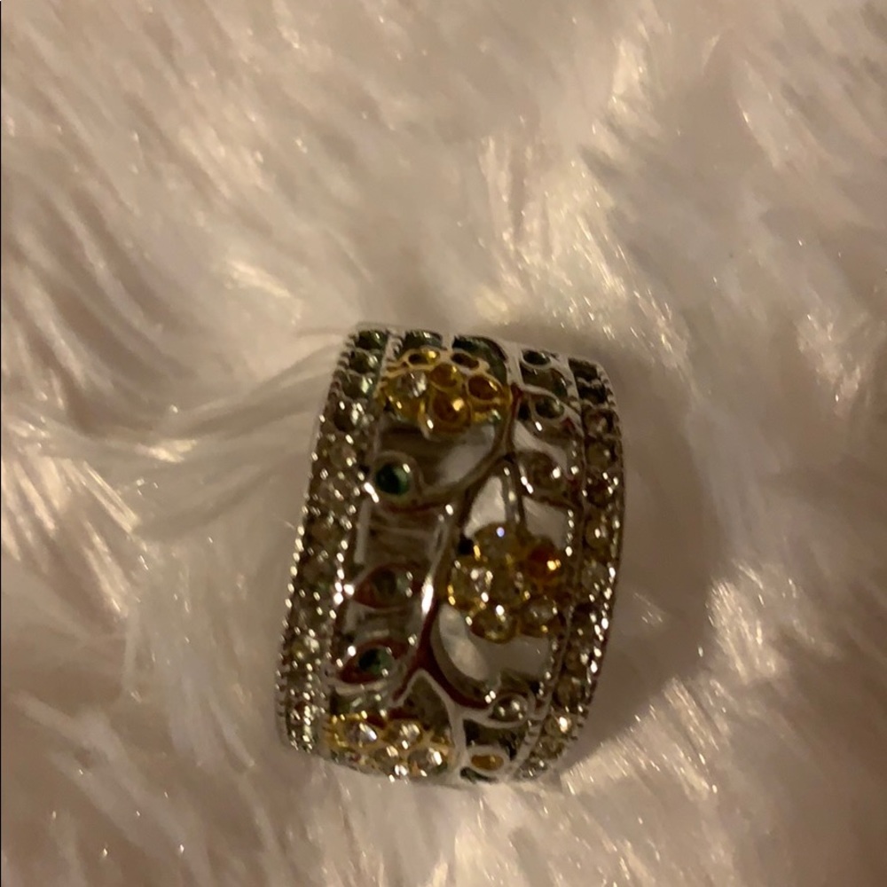 Beautiful Ring - Picture 4 of 4